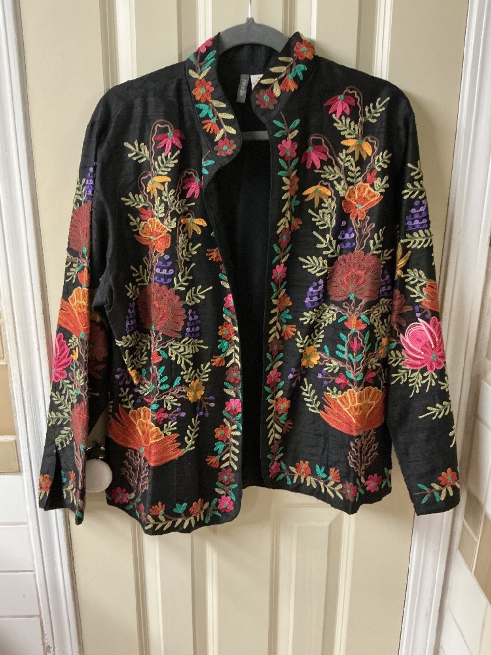 GORGEOUS SILK ANU EMBROIDERED JACKET XL